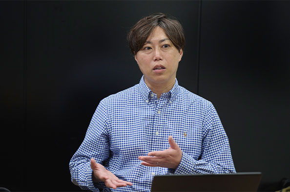 奥川様 話す姿