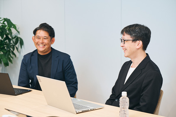 笑顔で話す 高橋様　富久様