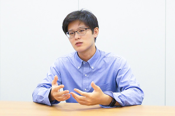 新藤様　話す姿