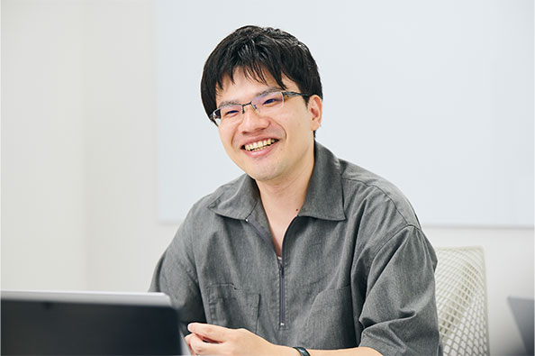 笑顔で話す中野様